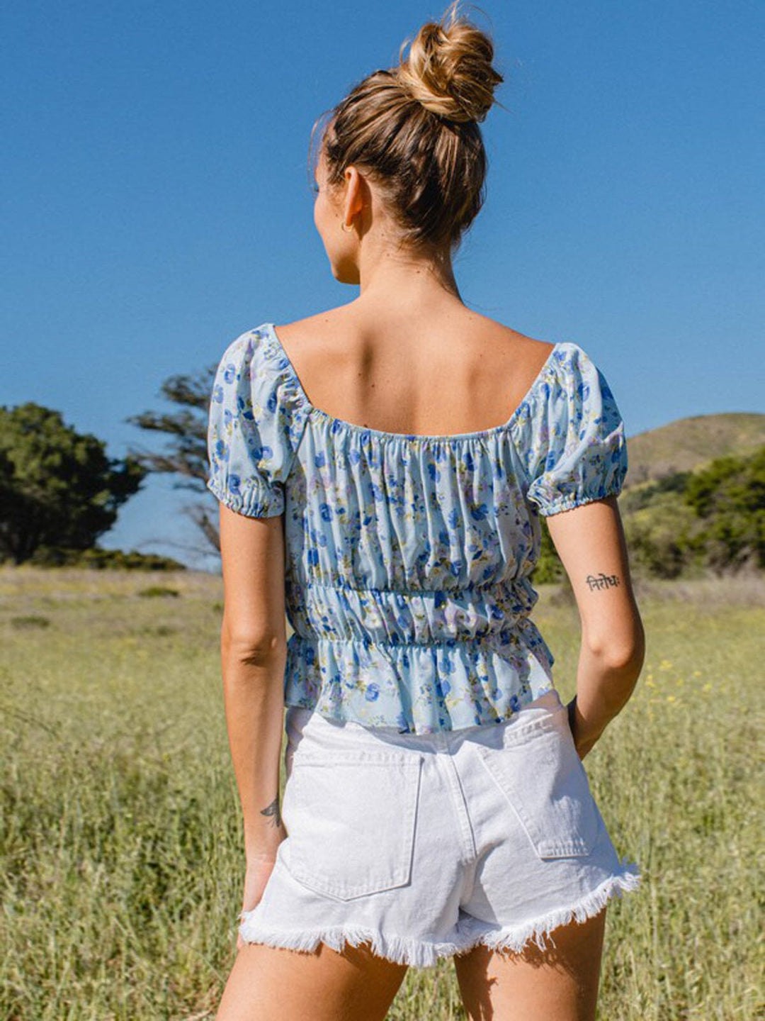 WOMEN'S SHORT SLEEVE FLORAL TOP