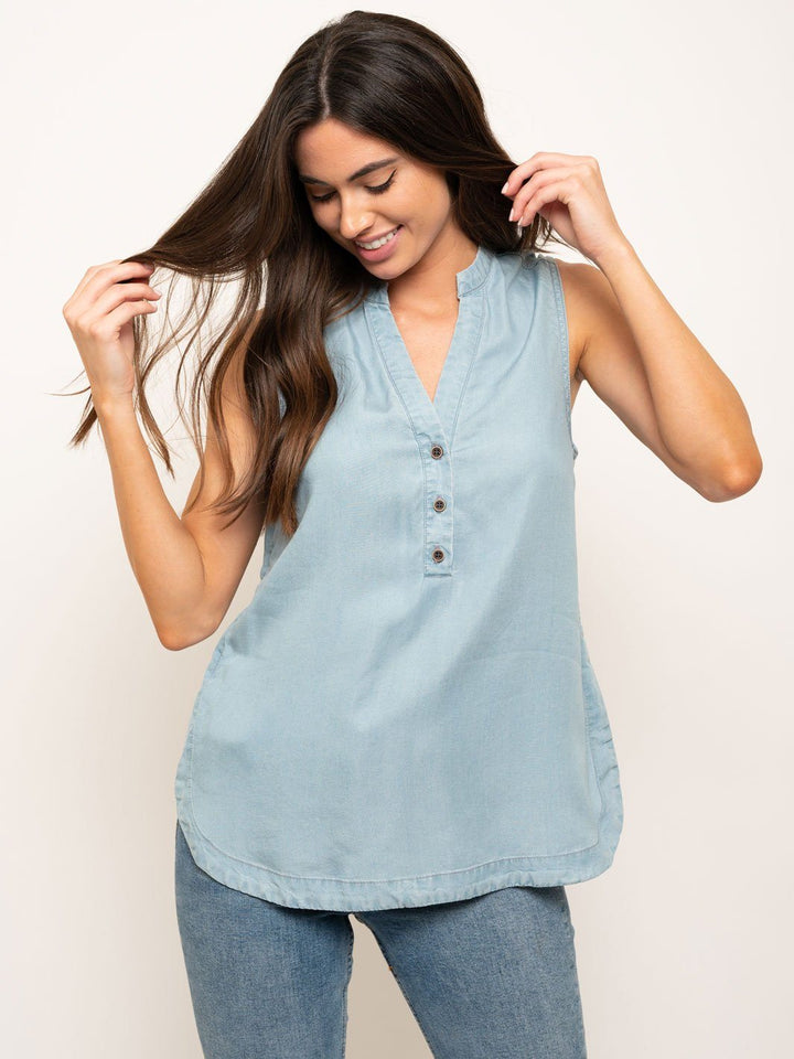 WOMEN'S CHAMBRAY SLEEVELESS TOP