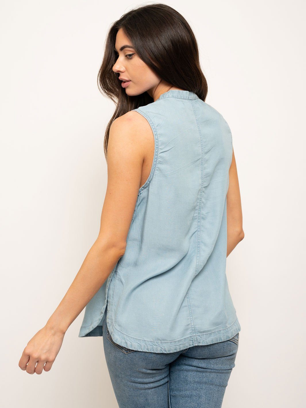 WOMEN'S CHAMBRAY SLEEVELESS TOP