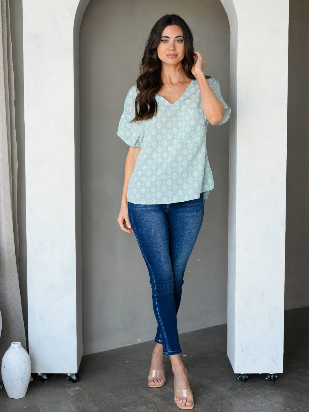 WOMEN'S SHORT SLEEVE V-NECK MULTI PRINT TUNIC TOP