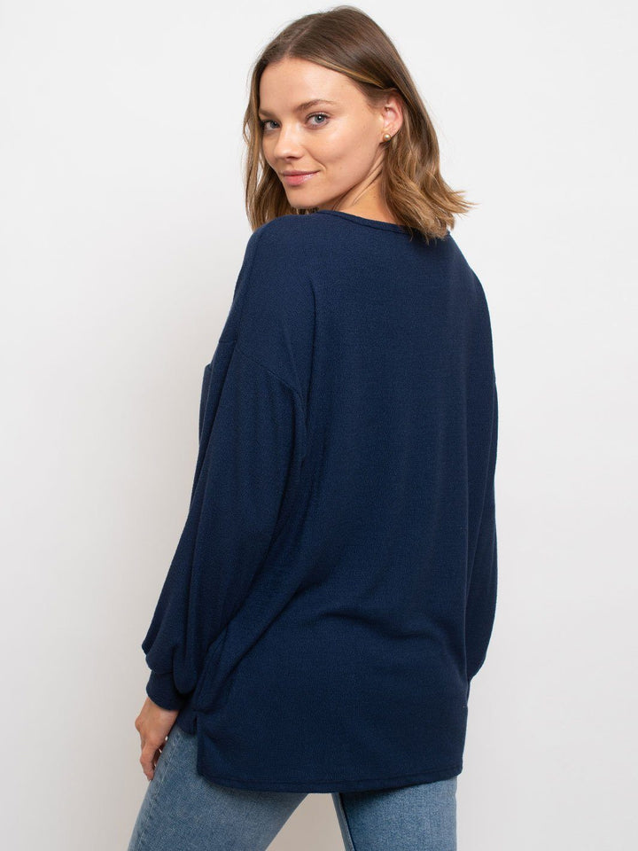 WOMEN'S FRONT POCKET LONG SLEEVE TOP