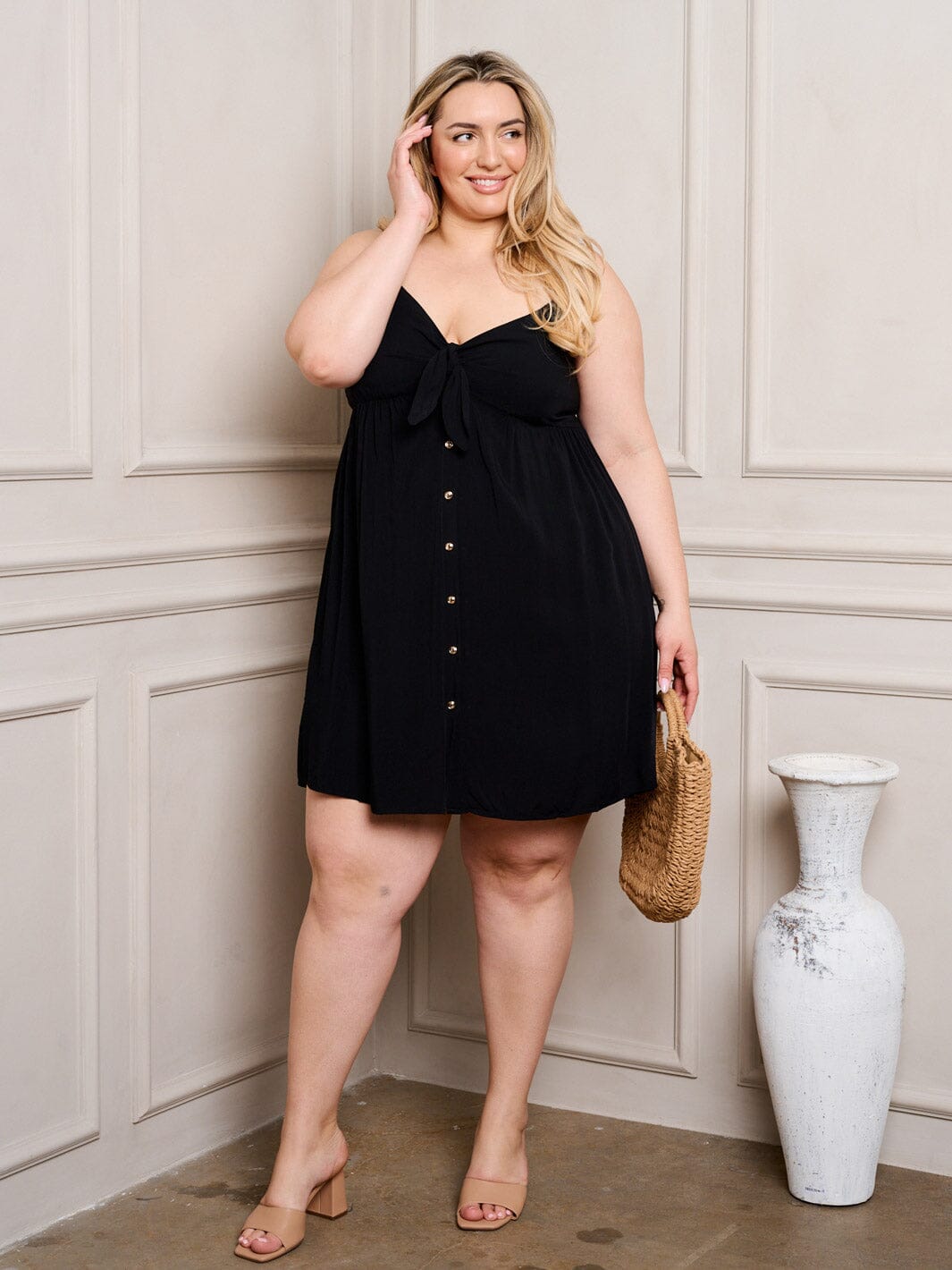 PLUS SIZE SLEEVELESS V-NECK FRONT KNOT MINI DRESS