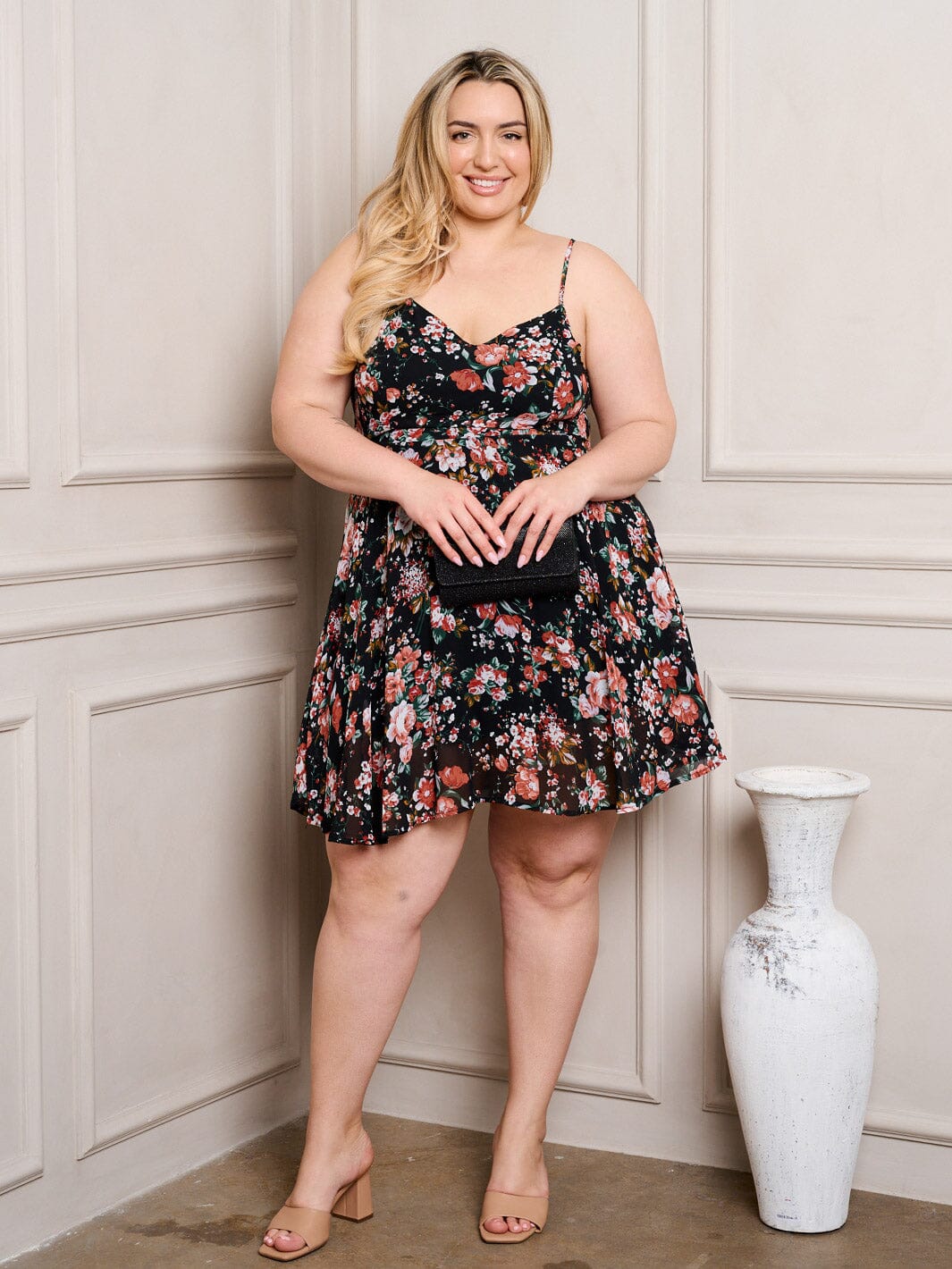PLUS SIZE SLEEVELESS V-NECK OPEN BACK FLORAL MINI DRESS