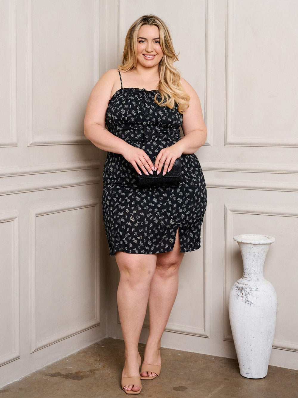 PLUS SIZE SLEEVELESS FRONT SLIT SMOCK FLORAL MINI DRESS