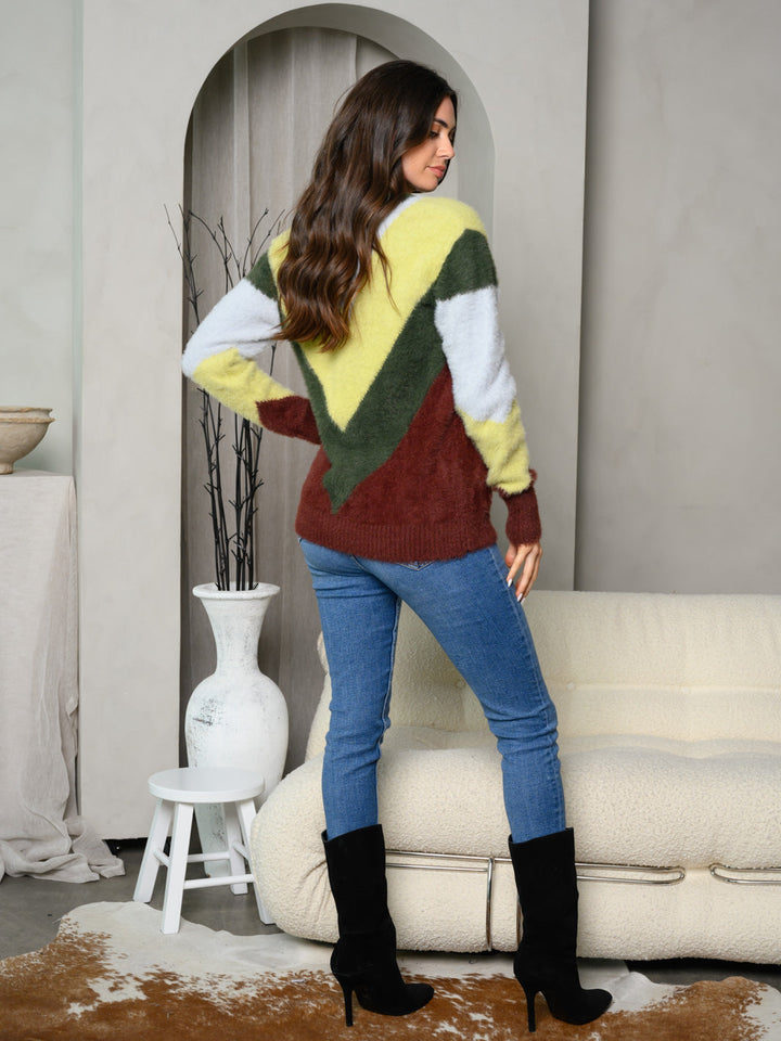 WOMEN'S LONG SLEEVE CHEVRON FUZZY COLORBLOCK SWEATER