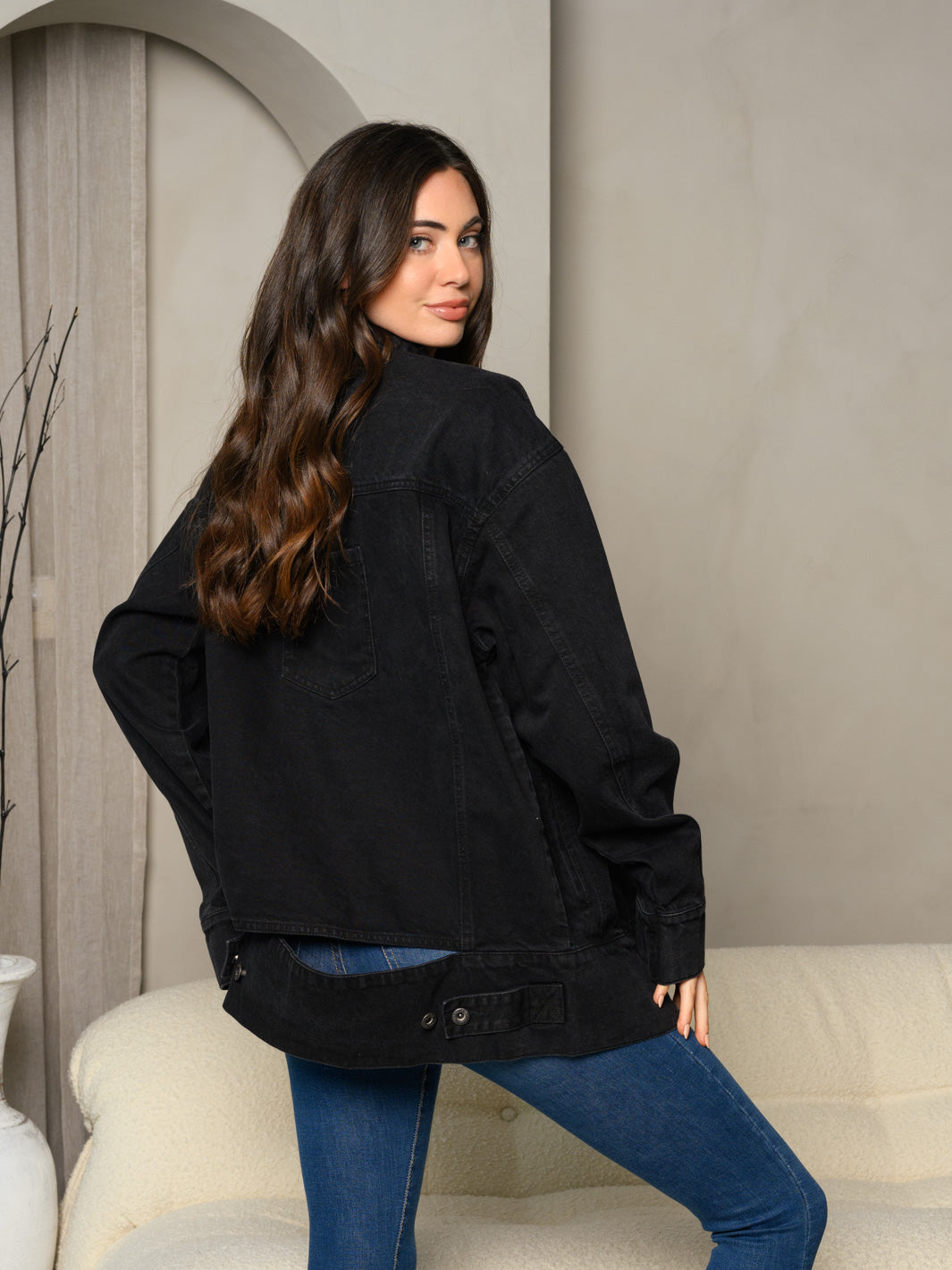 WOMEN'S LONG SLEEVE DENIM BUTTON UP WASHED FRONT POCKET BACK CUT OUT JACKET