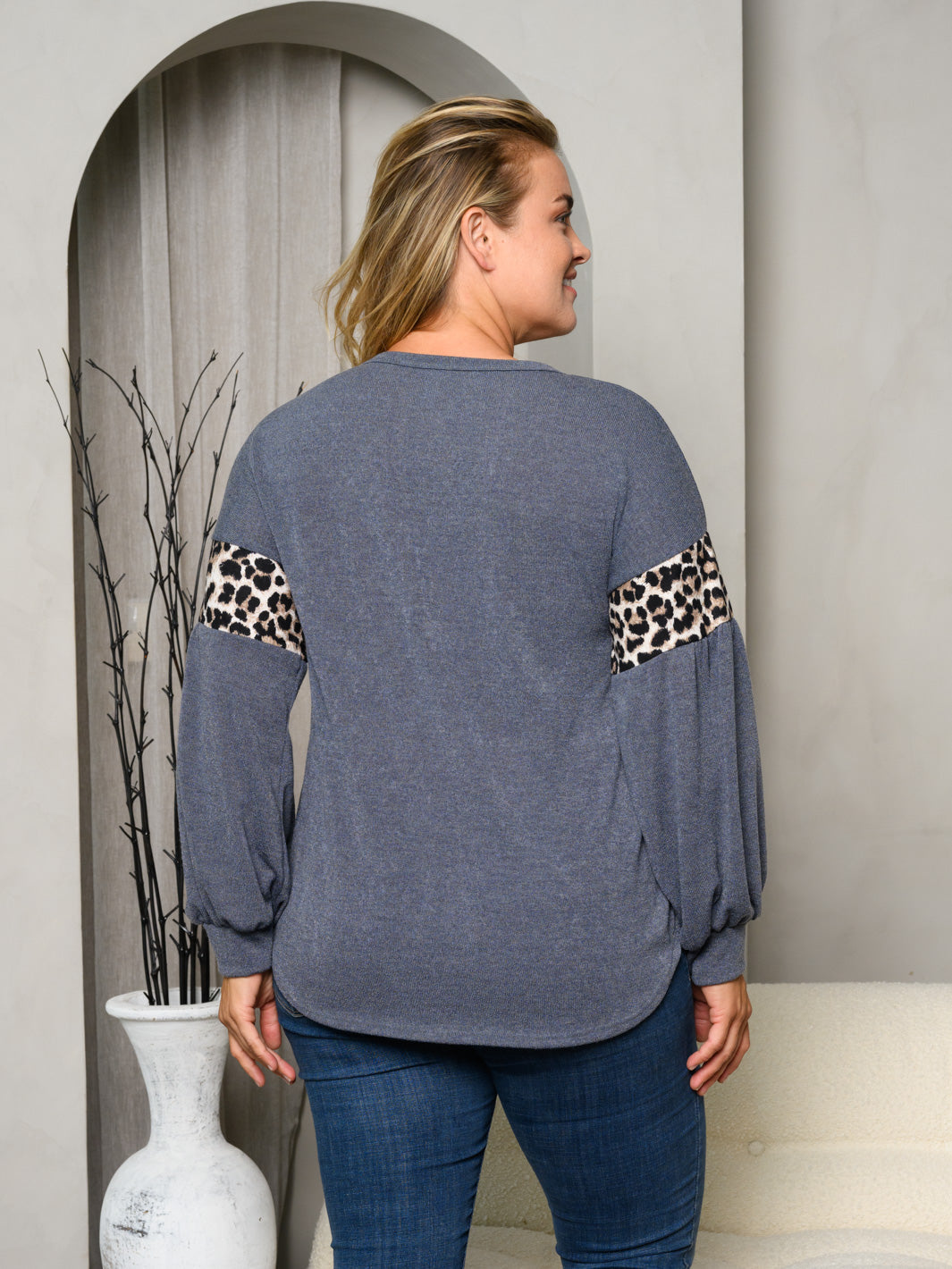 PLUS SIZE LONG PUFF SLEEVE ANIMAL PRINT DETAIL TOP