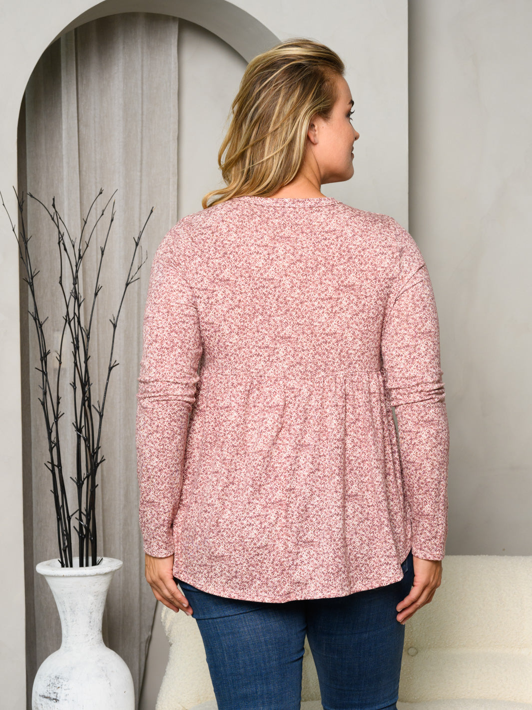PLUS SIZE LONG SLEEVE V-NECK FLORAL TOP