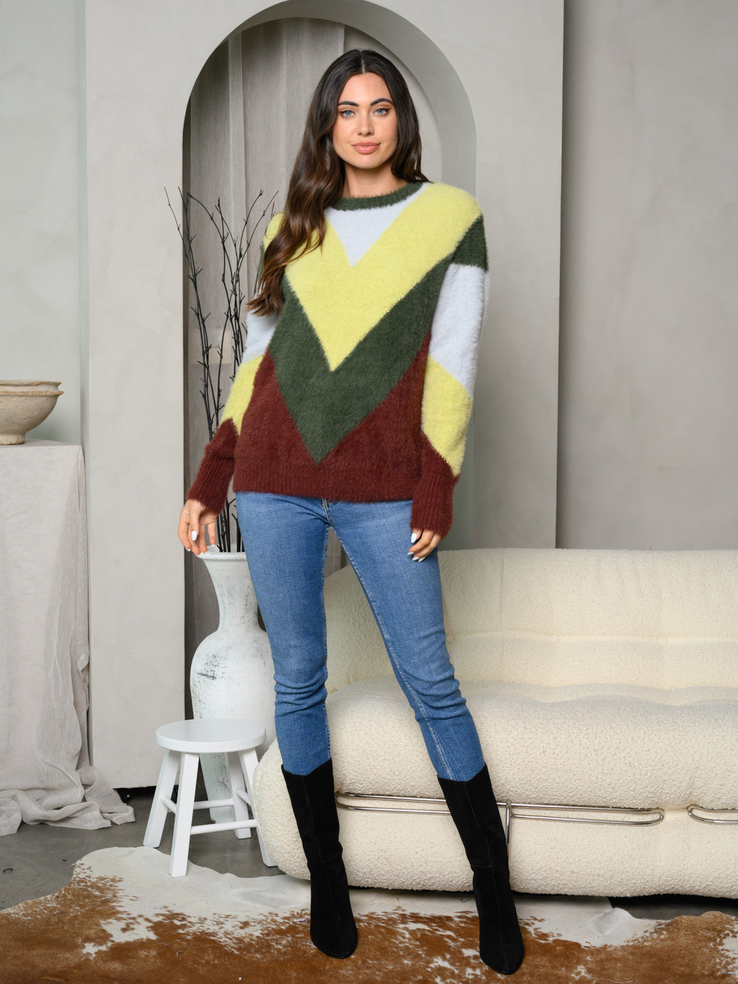 WOMEN'S LONG SLEEVE CHEVRON FUZZY COLORBLOCK SWEATER